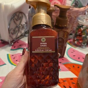 Nwt Gentle & Clean Foaming Hand Soap - Red